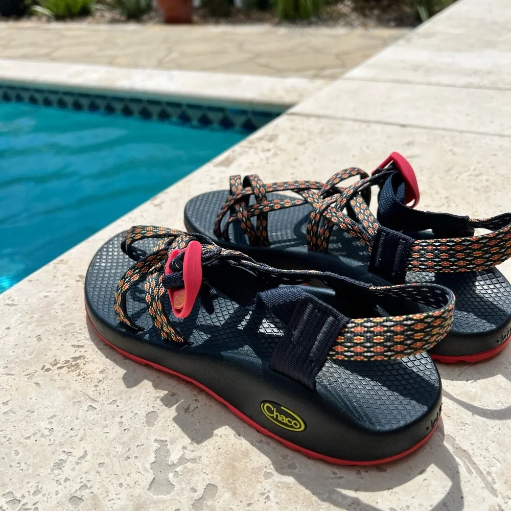 Bright, SQEAKY CLEAN, size 9 Women’s Chaco Sandals! Hiking, Biking, Beach Ready - Picture 4 of 8